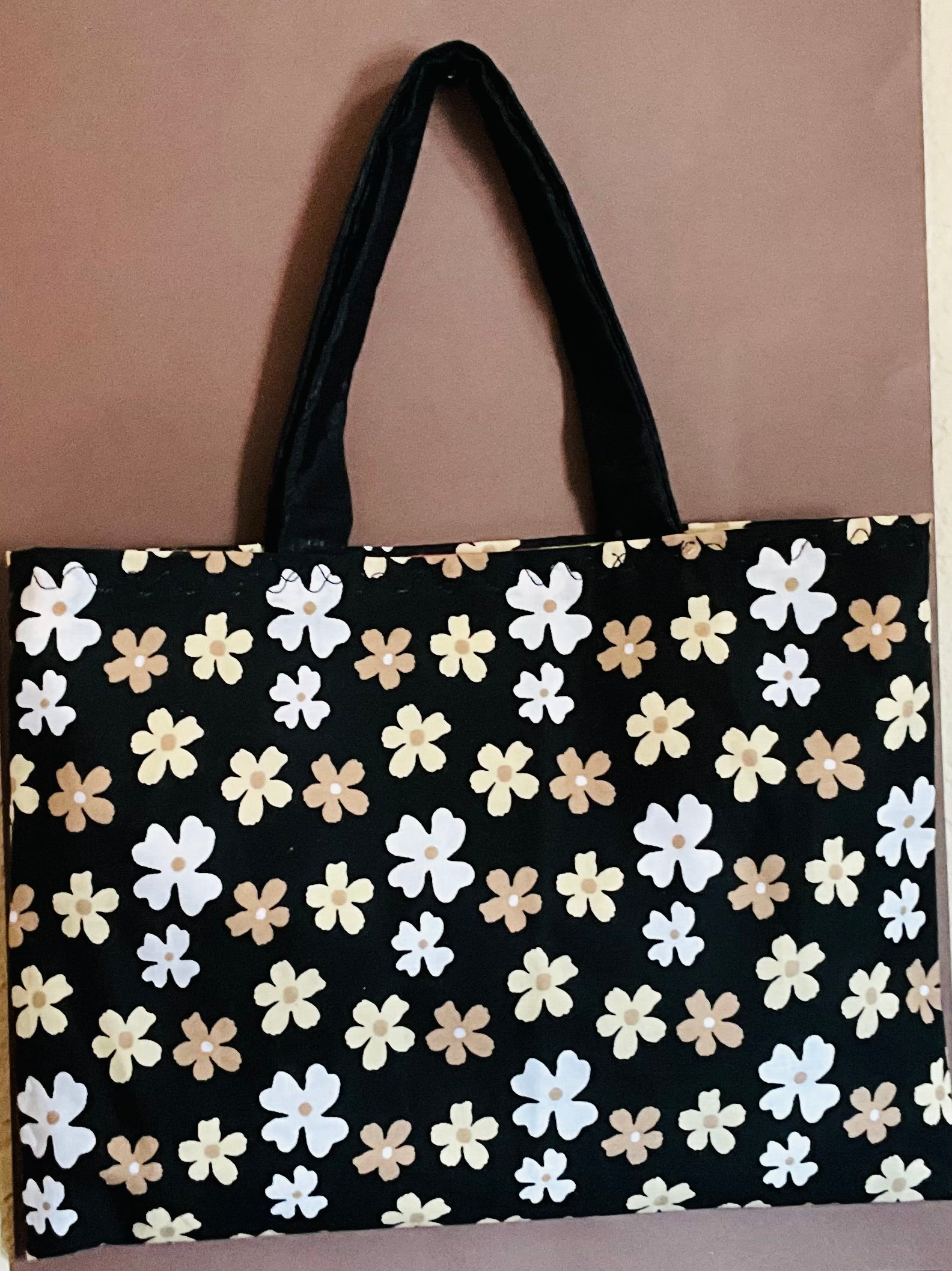 Neutral Colors Flowers Tote Bags